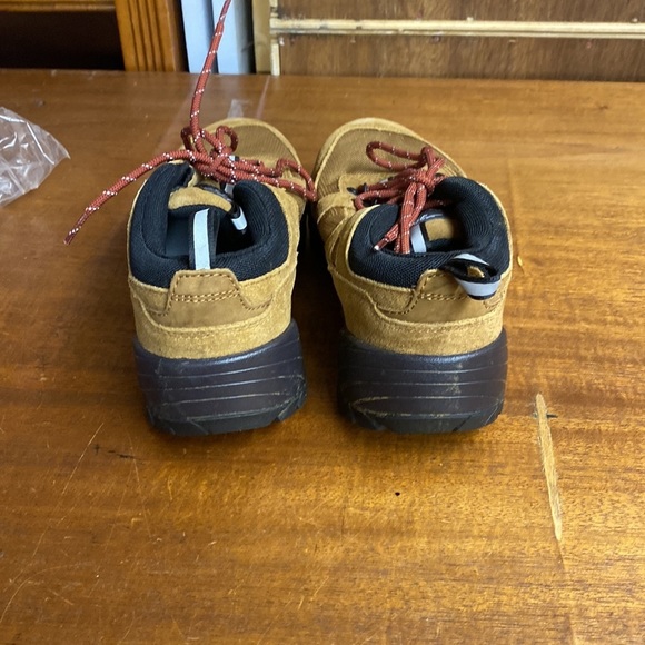 J Crew Nordic low-top hikers
Item BE393